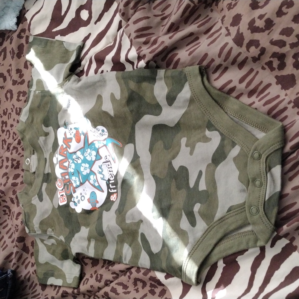 BABY ONESIE SUPER CUTE CAMO COLORS WITH SHARK/HAWAIIAN DESIGN IN FRONT
